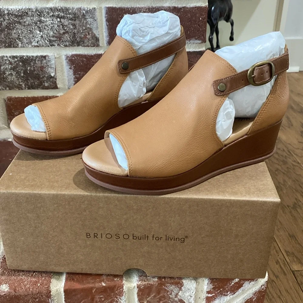 Brioso Lina Wedge Shooties Brown size 6.5